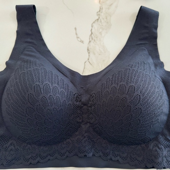 Seamless pretty stretch lace molded cup bras - two black for just $30 - Picture 3 of 3